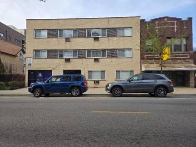 Main picture of 2214 W Touhy Ave