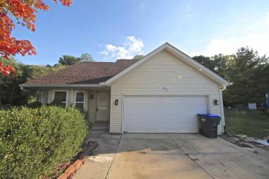 Main picture of 876 E Meadowlands Dr