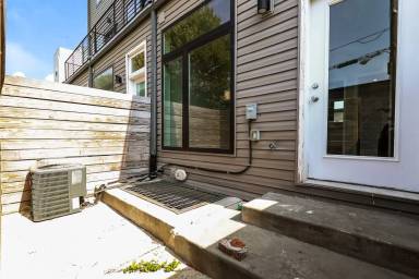 Main picture of 2102 N Percy St
