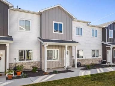 Main picture of 478 N 60 W