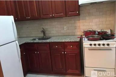 Main picture of 31 63 44 St