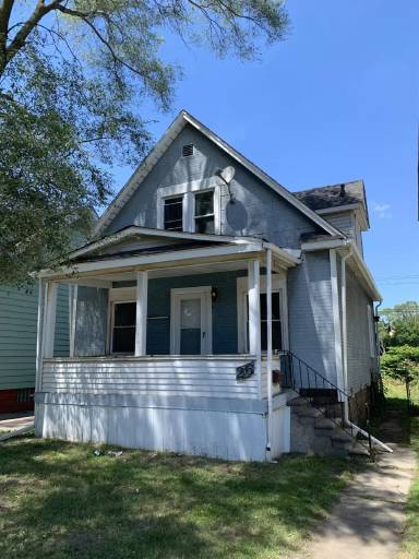 Main picture of 48 W Broadway St