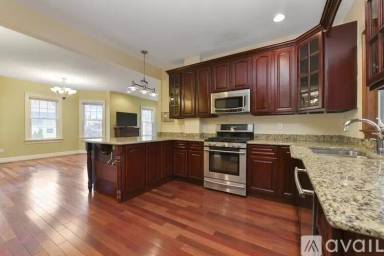Main picture of 9 Queen St