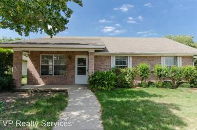 Main picture of 441 N Cowan Ave