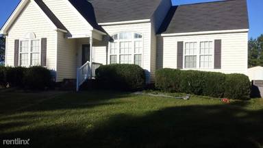 Main picture of 120 Cedarhurst Ln