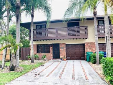 Main picture of 7821 SW 100th St