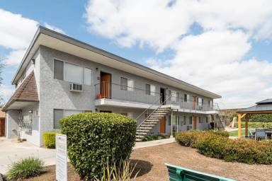 Main picture of 1386 Oakdale Ave