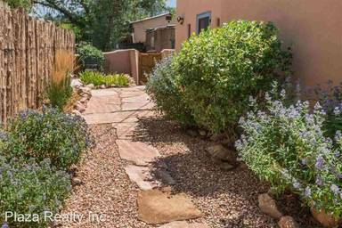 Main picture of 1212 1/2 Canyon Rd