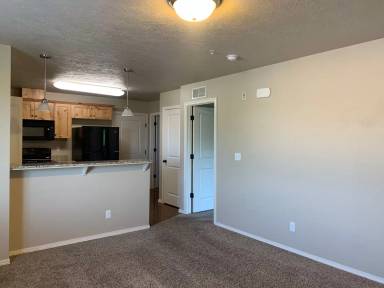 Main picture of 870 N Bluffwood Ln