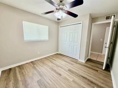 Main picture of 344 Bell Blvd S