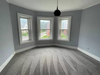 Main picture of 643 W Main St