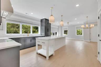 Main picture of 5611 Franklin Pike