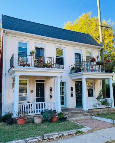 Main picture of 8 N Auburn Ave