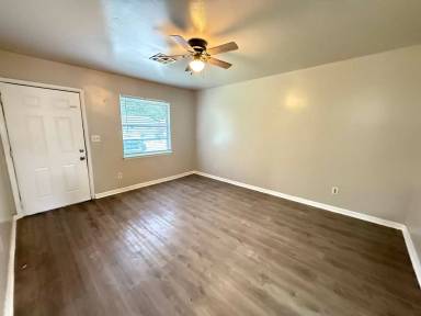 Main picture of 1935 E 51st Pl