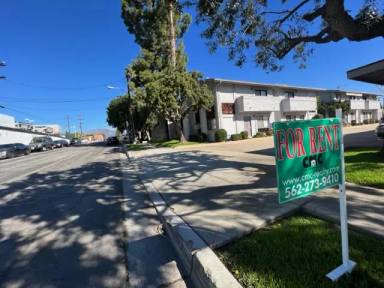 Main picture of 5634 N Gladys Ave