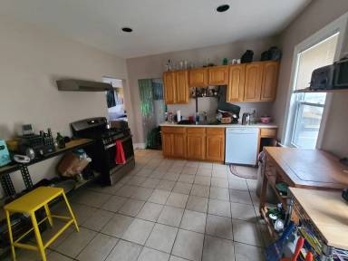 Main picture of 217 Parsons St