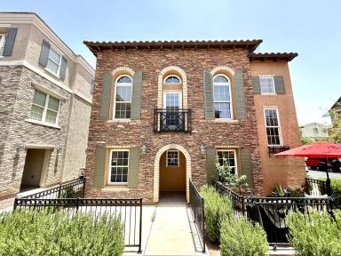 Main picture of 2634 S Balsam Dr