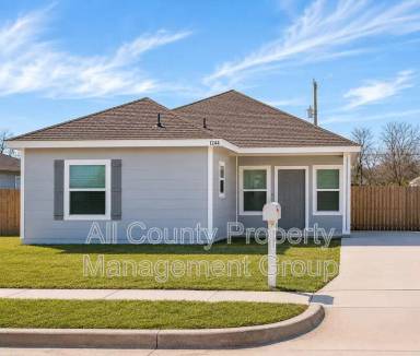 Main picture of 1244 E Harvey Ave