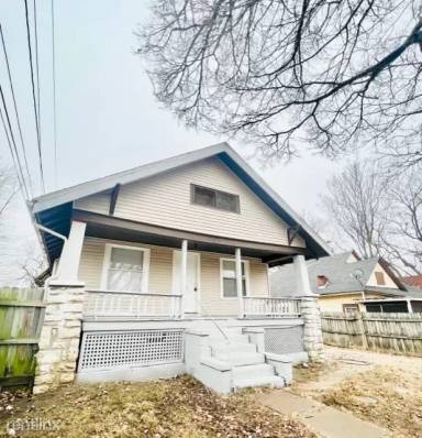 Main picture of 5207 E 22nd St