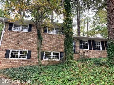 Main picture of 2447 Nancy Ln NE