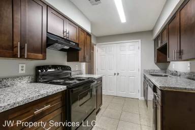 Main picture of 925 W Monterey Ct