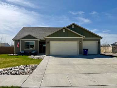 Main picture of 631 Cameron Loop