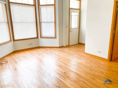 Main picture of 1221 W Melrose St