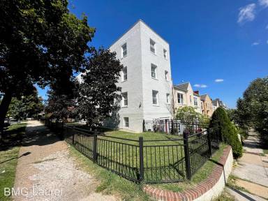 Main picture of 302 Todd Pl NE