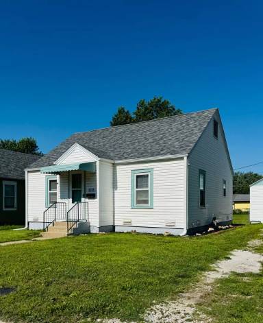 Main picture of 2115 N Weller Ave