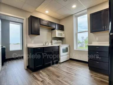 Main picture of 101 N Mill St