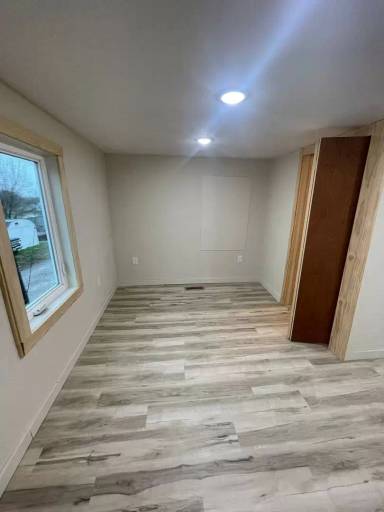 Main picture of 422 Thompson Ave