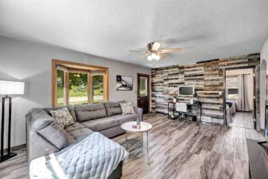 Main picture of 1131 S Ridge Rd