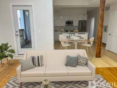 Main picture of 258 W Broadway