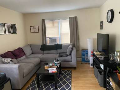Main picture of 1004 E Pleasant St