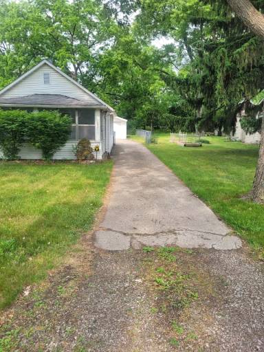 Main picture of 20951 Van Buren St