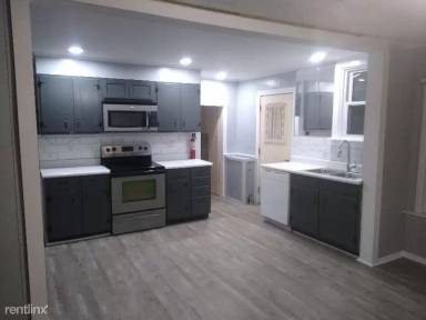 Main picture of 37 W Main St