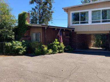 Main picture of 1863 NW Otie St