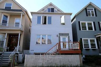 Main picture of 1535 W Barry Ave