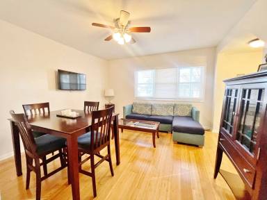 Main picture of 224 W Queen St