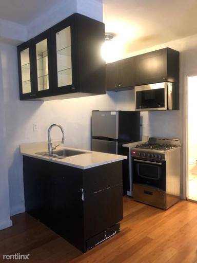 Main picture of 370 W 52nd St