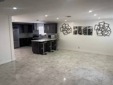 Main picture of 323 NW 4th Pl