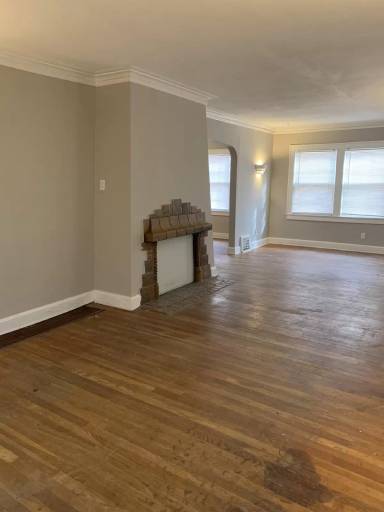 Main picture of 1128 E 65th St