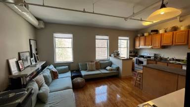 Main picture of 130 King Rd E