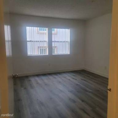 Main picture of 5623 Carlton Way
