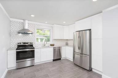 Main picture of 302 Oakwood Ave