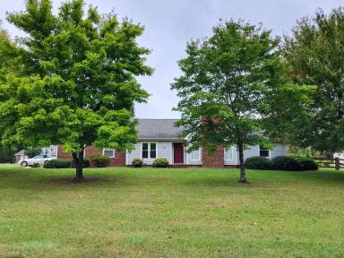 Main picture of 689 Emerson Dr