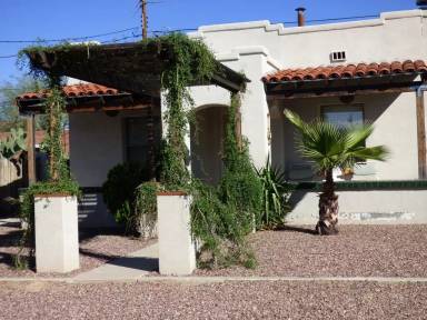 Main picture of 1339 E 8th St