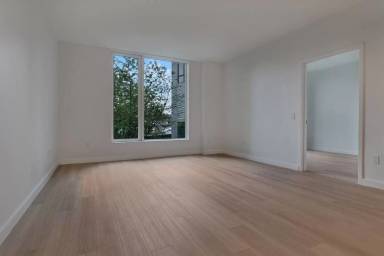 Main picture of 1024 Manhattan Ave