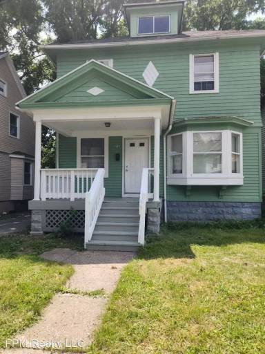 Main picture of 295 Hawley St