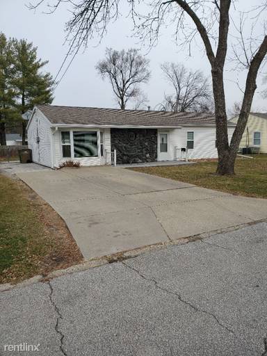 Main picture of 703 7th St SE